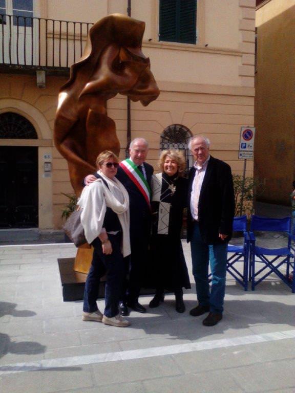 Ecco Flame di Helaine Blumenfeld nel Parco Internazionale di Scultura “Città di Pietrasanta”