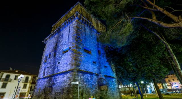 Torre Matilde illuminata di blu contro l&#8217;autismo