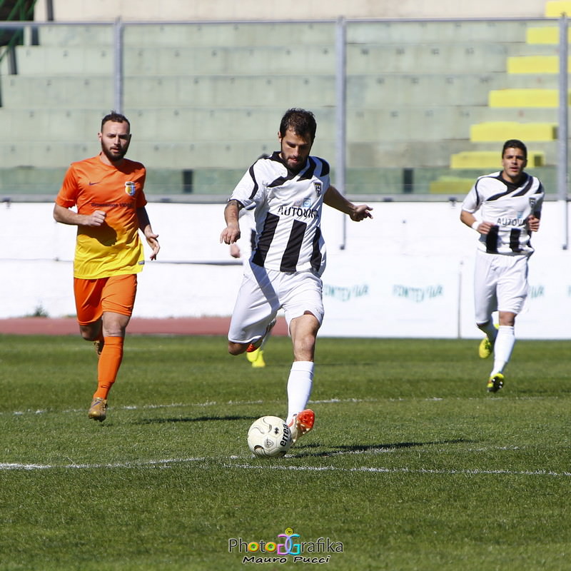 Il Viareggio si paga i lavori sui manti erbosi di stadio e campo scuola