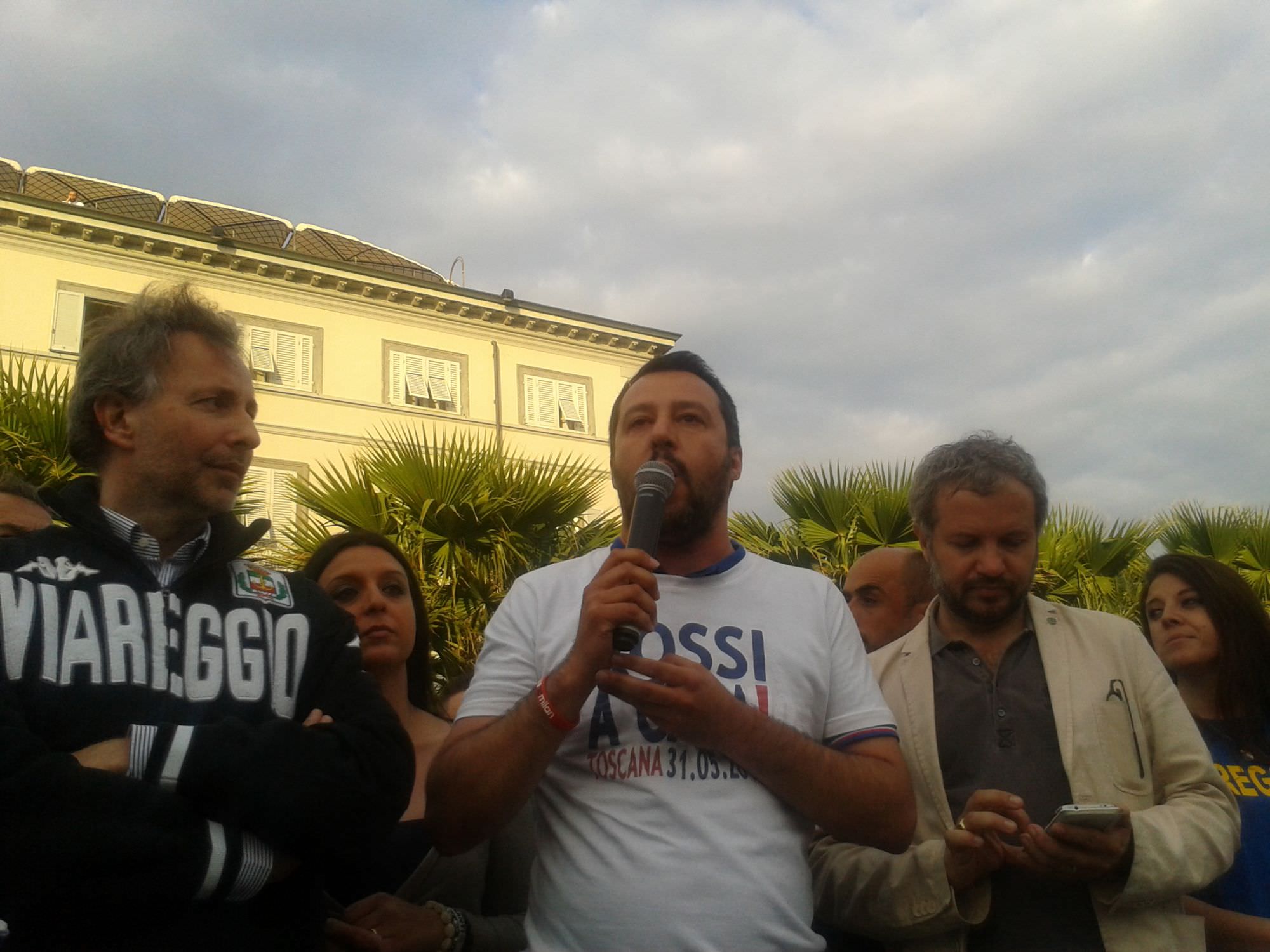 Salvini a Viareggio tra applausi e contestazioni (fotogallery)