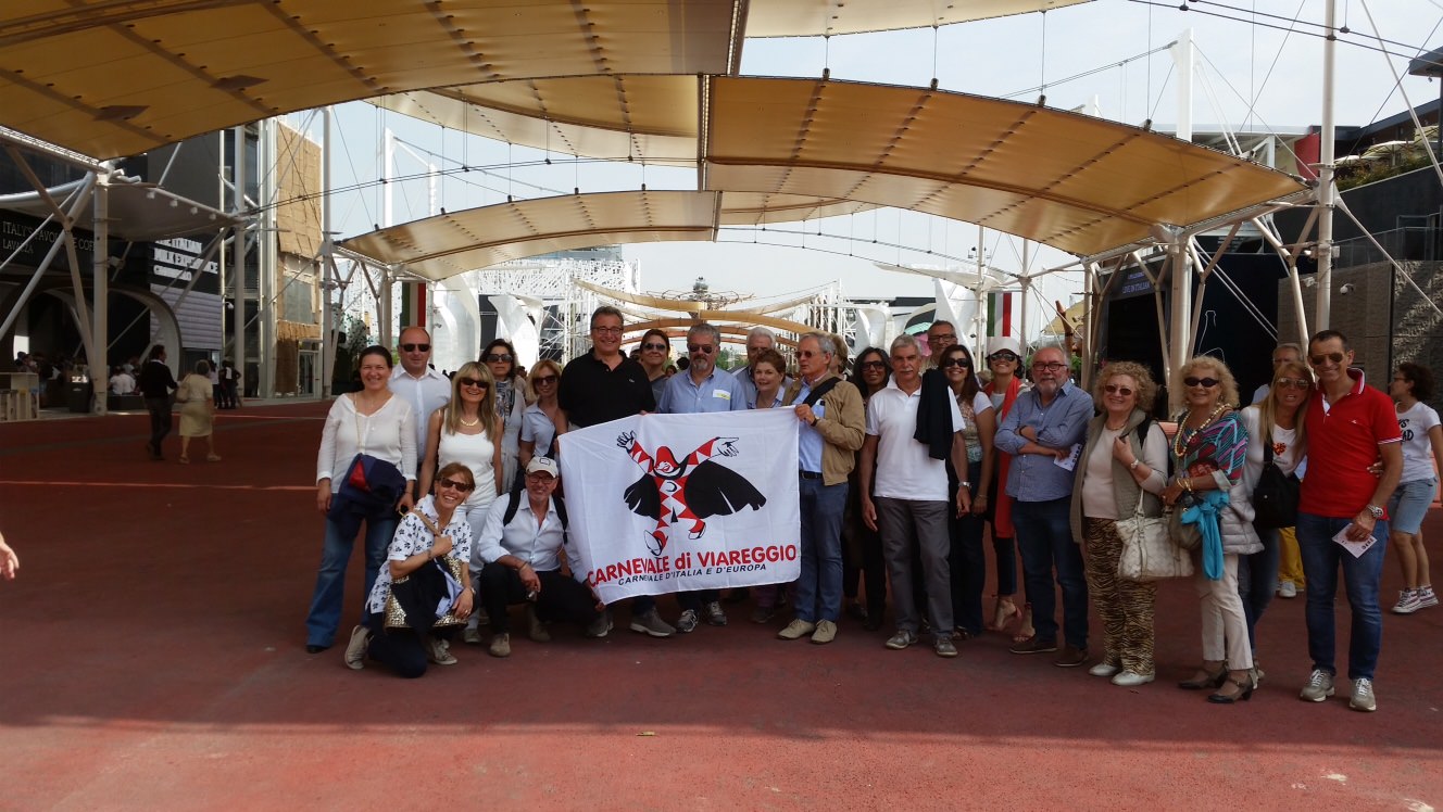 All’Expo 2015 sventola la bandiera del Carnevale grazie ai Lions di Viareggio