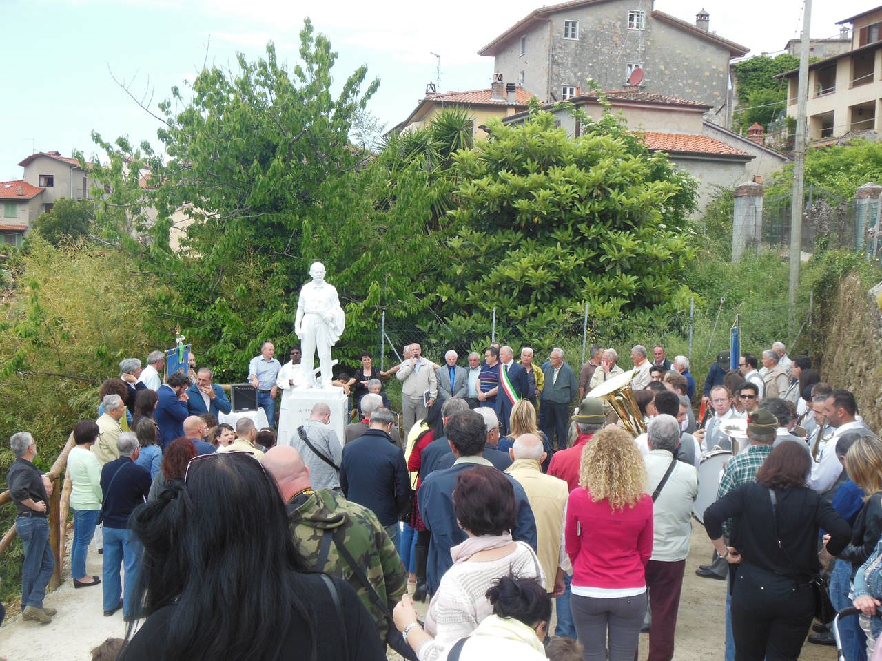 Inaugurato il monumento a Ferruccio Bresciani