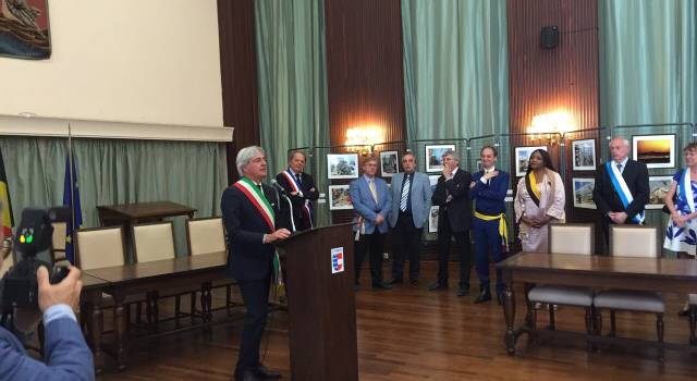 Il sindaco Buratti ad Etterbeek per inaugurare una  mostra su Forte dei Marmi