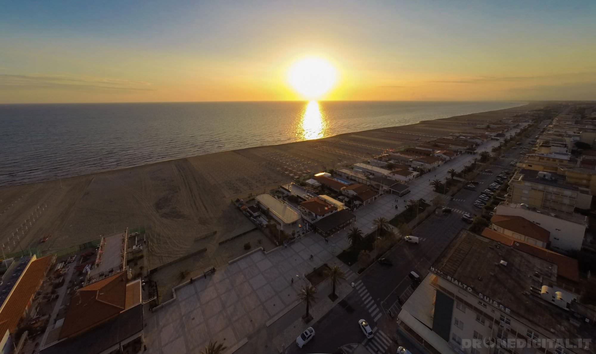 Caldo torrido sino a venerdì in Versilia. Nel week-end rischio temporali e trombe d’aria