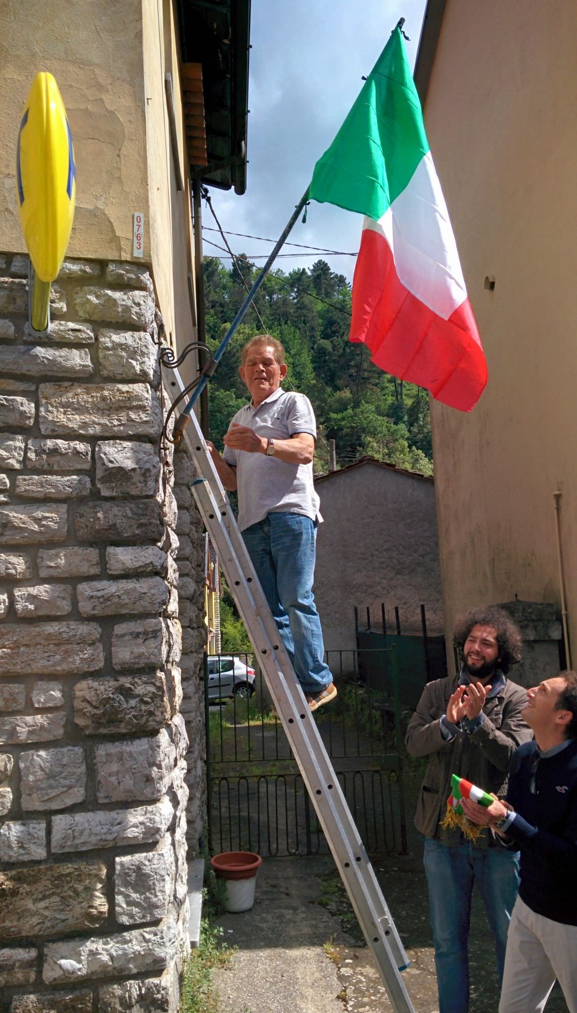 A Valpromaro commemorazione ai caduti e sostituzione del Tricolore alle Poste