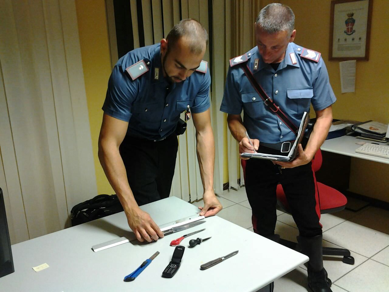 Fugge con un’auto rubata. Arrestato un uomo dopo inseguimento