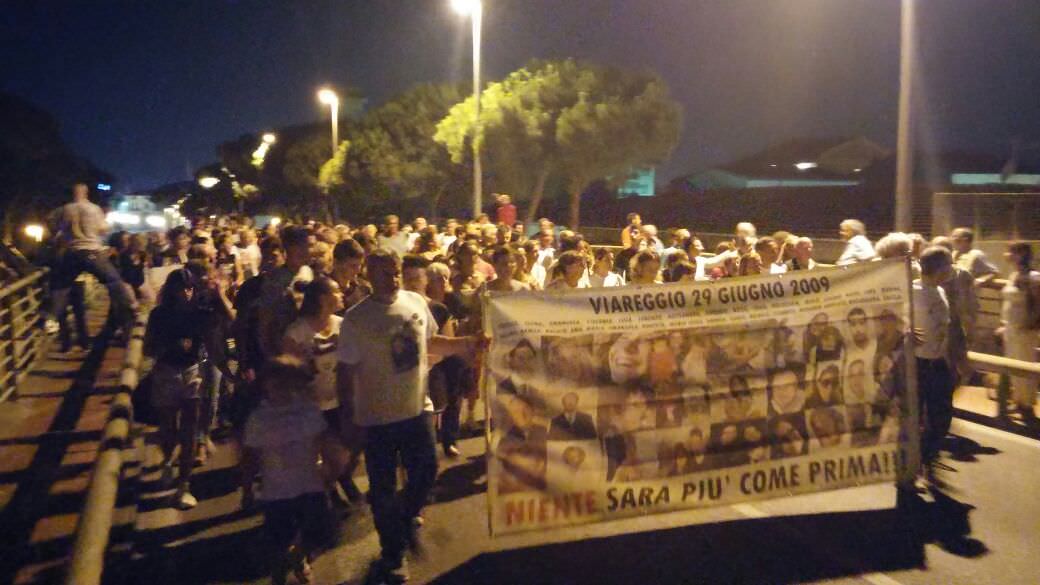 Ottomila persone al corteo per il sesto anniversario della strage di Viareggio
