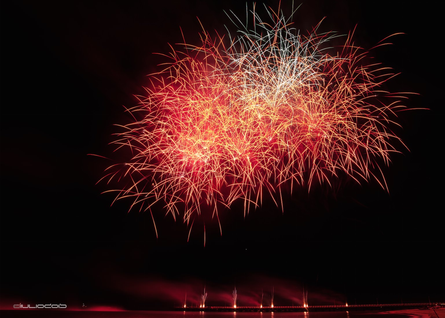 Successo per il secondo appuntamento del Festival Internazionale dei Fuochi d’Artificio. La fotogallery