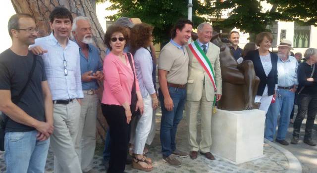Incontro di artisti all&#8217;inaugurazione della statua-omaggio di Maria Gamundi