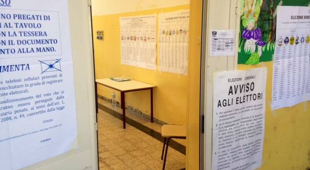 Elezioni 2015, l&#8217;affluenza alle urne del ballottaggio a Pietrasanta e Viareggio alle ore 12