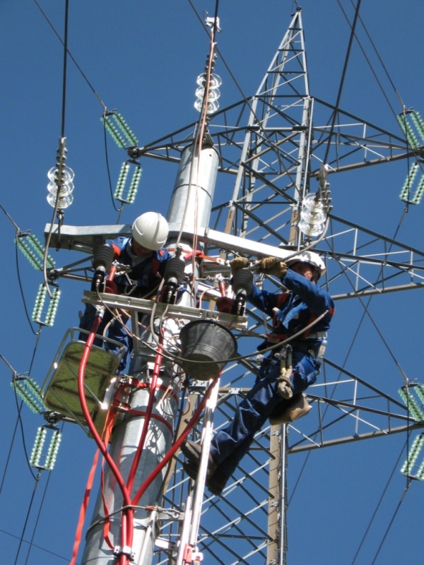 Lavori di potenziamento del servizio elettrco a Pietrasanta