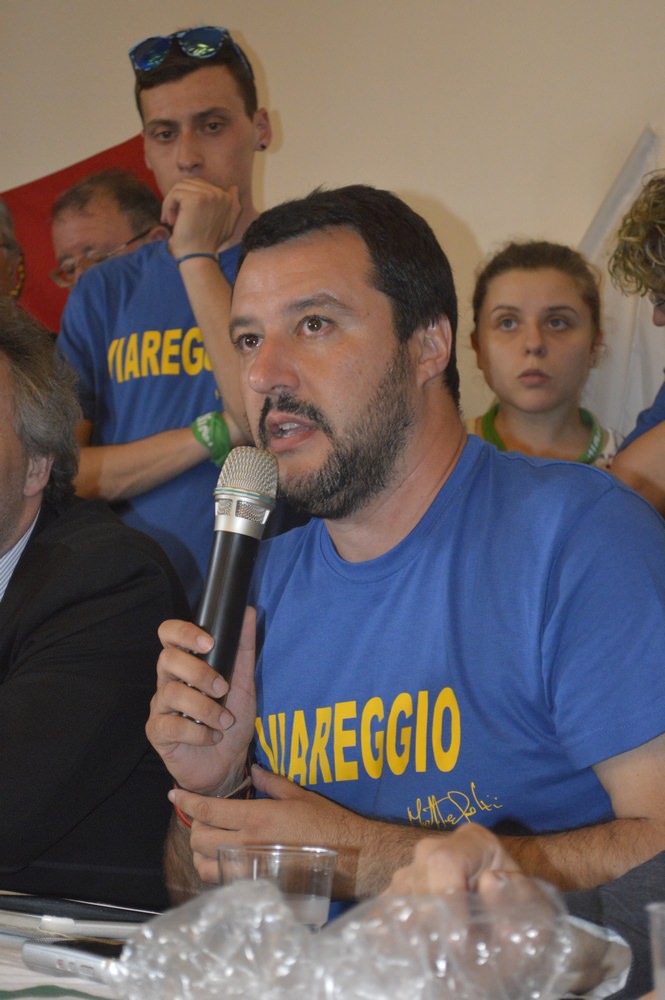 Salvini: “Liberiamo Viareggio dai trucchi e dai compagni”