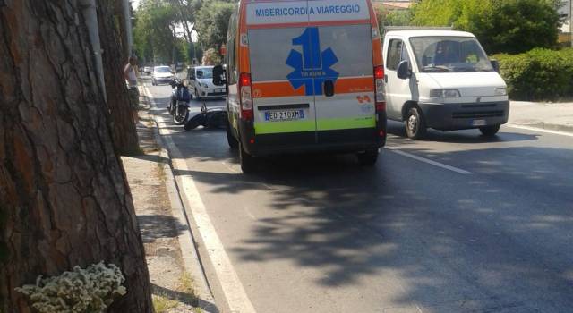 Auto travolge scooter: ennesimo incidente all&#8217;incrocio tra via Menini e via Petrarca