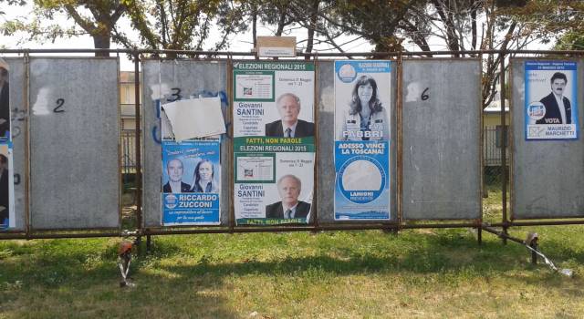 Ancora da rimuovere i cartelloni elettorali a Viareggio