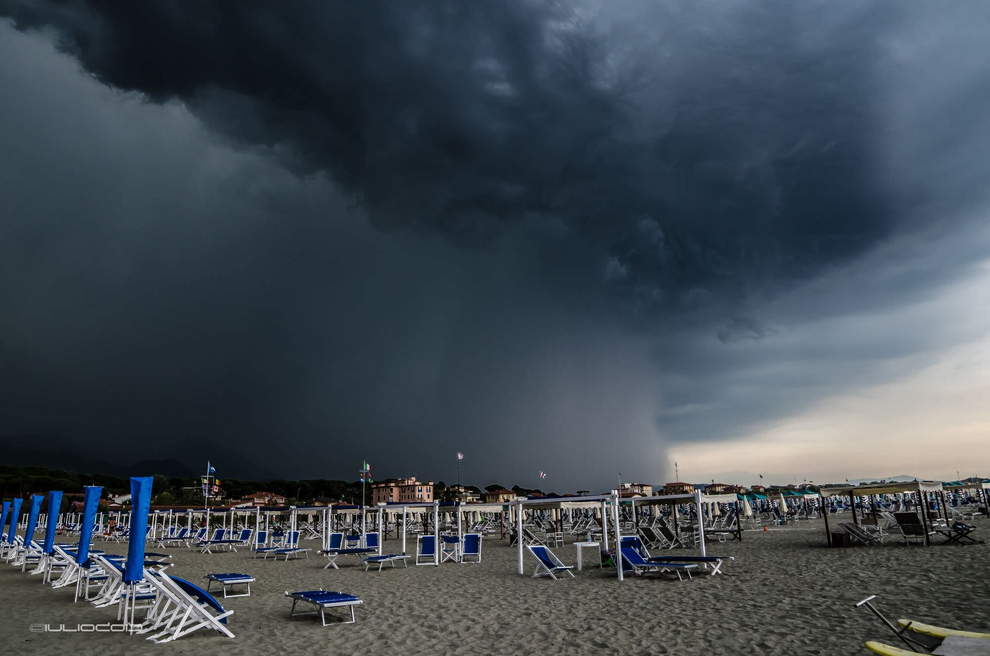 Temporali forti, allerta codice arancione sulla costa