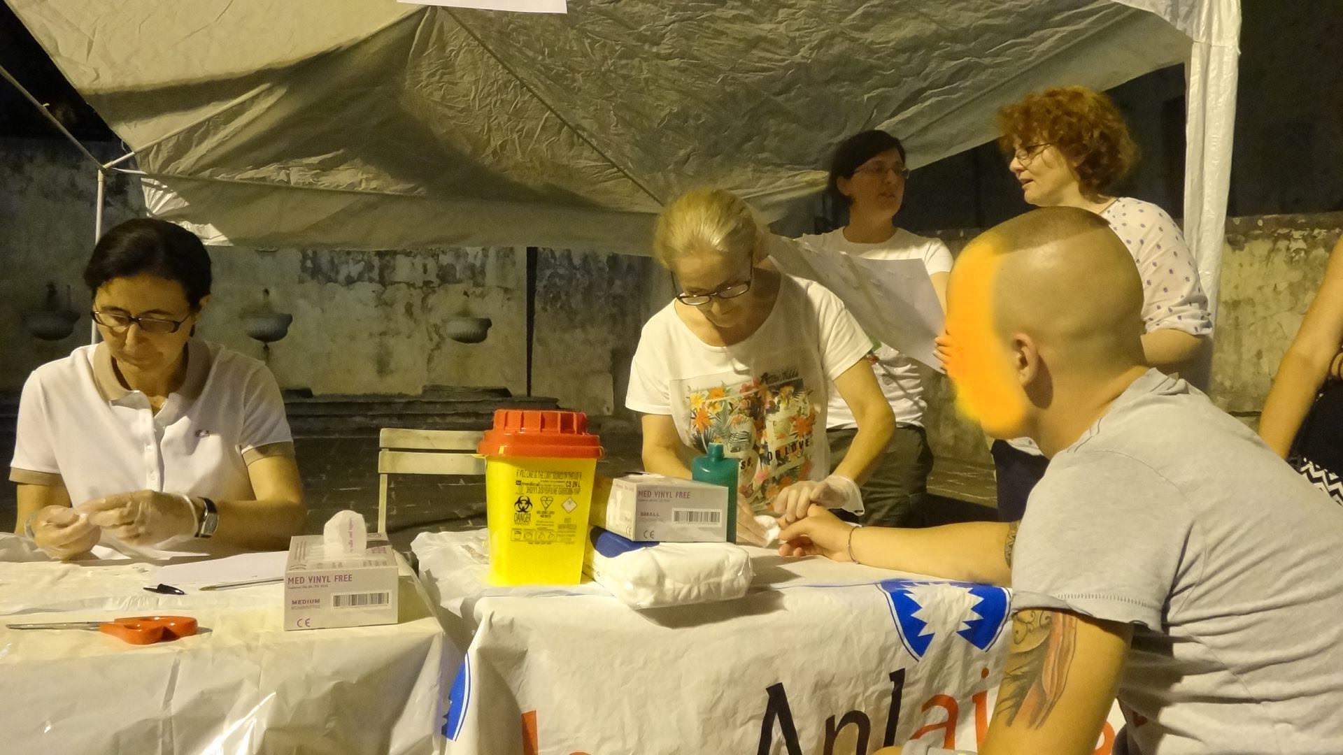 Aids. Giovanissimi in fila a Pietrasanta per il test Hiv