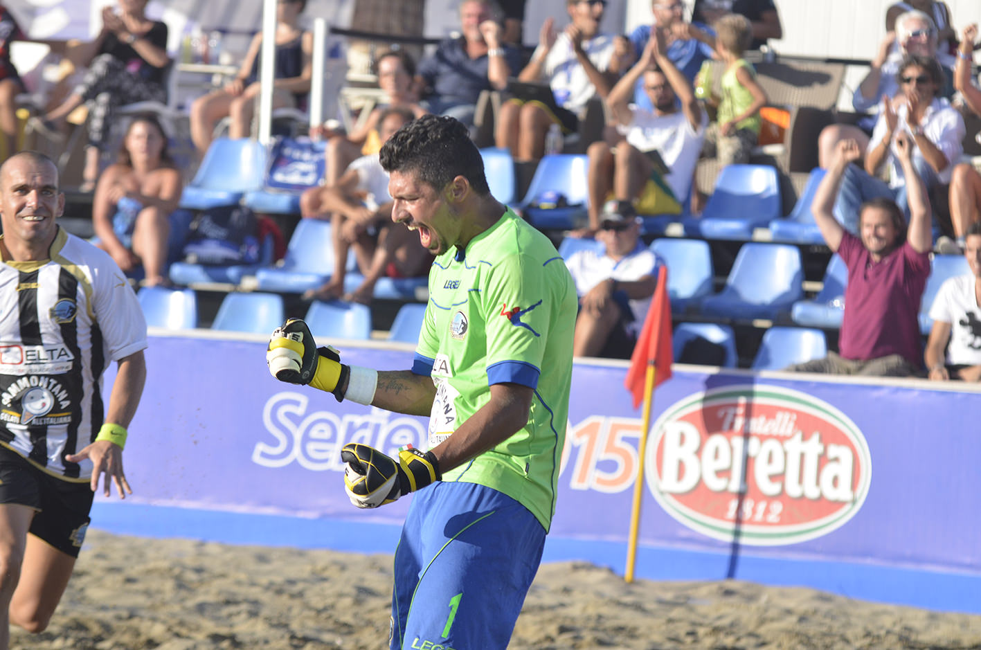 Viareggio da sballo al “Beach Stadium”: Valenti, Carpita e Gori “matano” la Samb