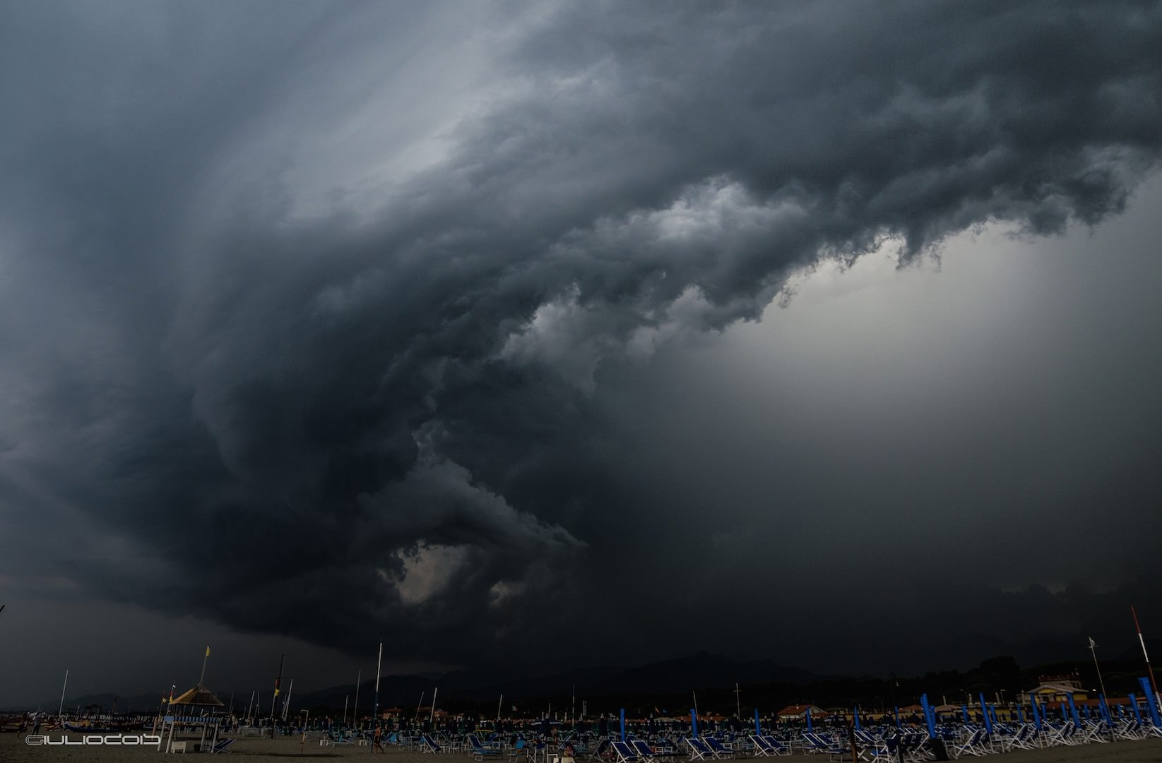 Maltempo, martedì piogge e temporali in Versilia