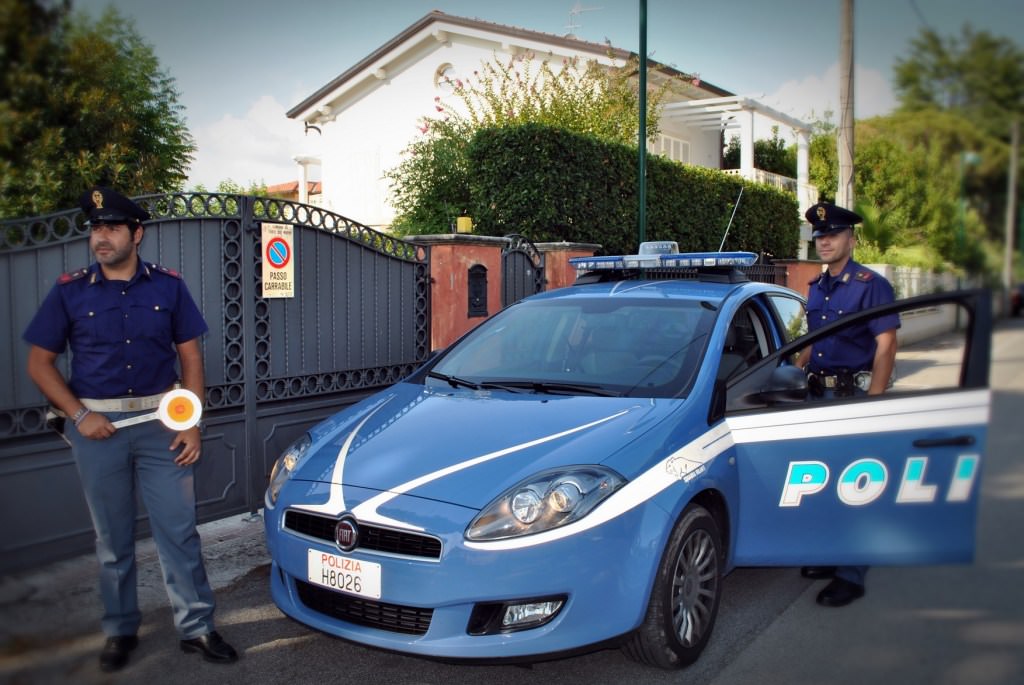 Parcheggiatori e venditori abusivi