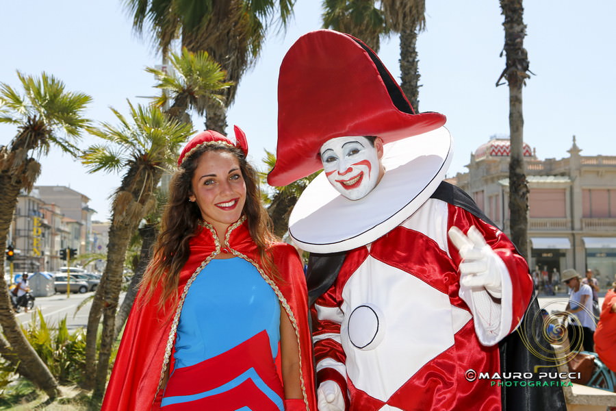 Alzabandiera del Carnevale estivo (le foto)