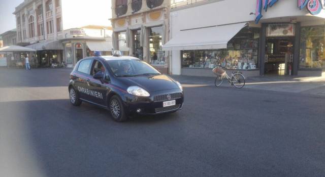Ruba cibo dal supermercato in centro, arrestato dai carabinieri