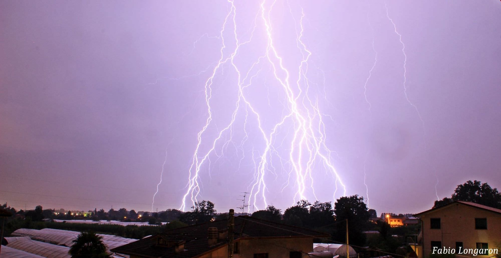 Tempesta di fulmini in Versilia (le foto)