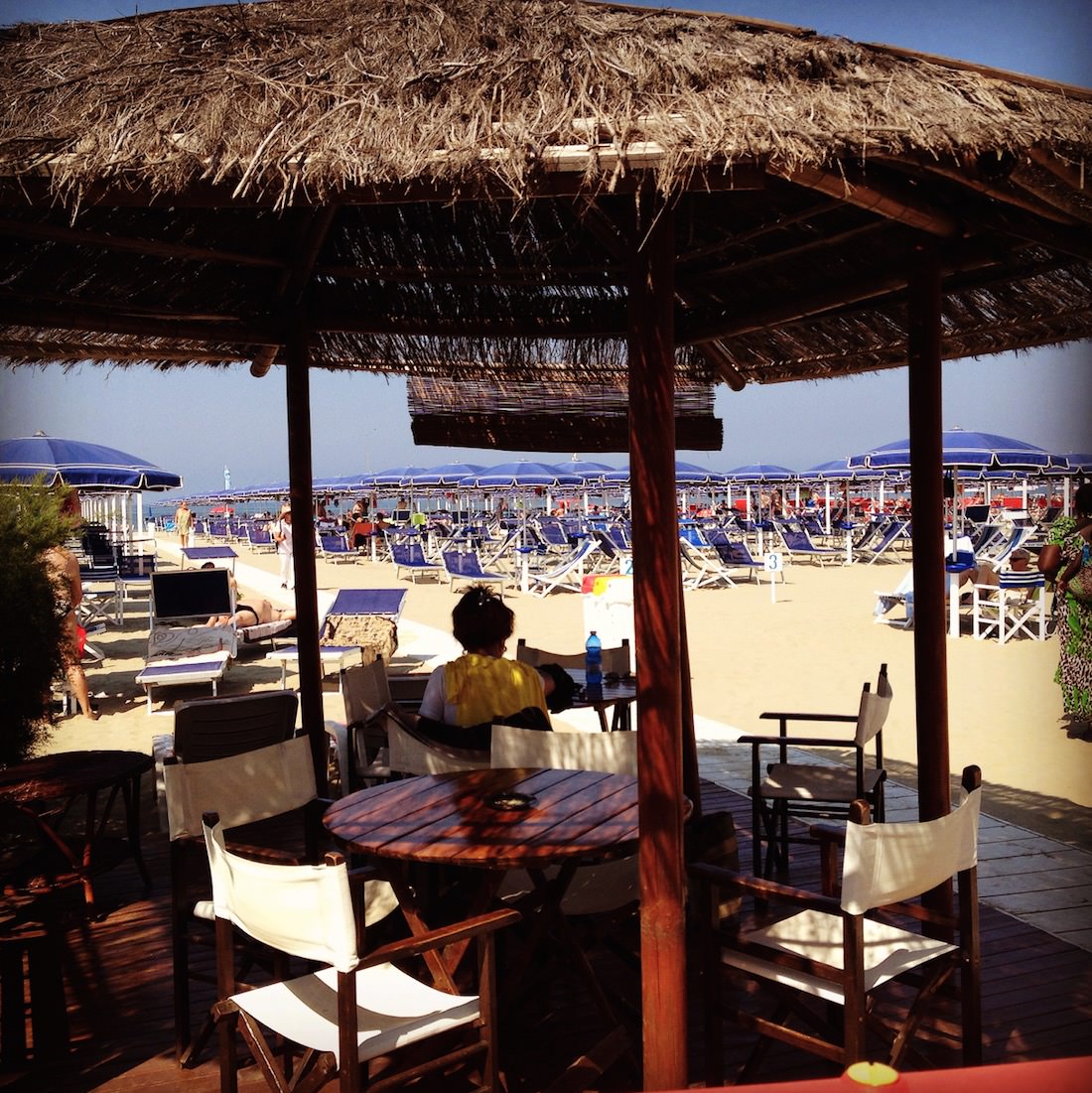 A Lido di Camaiore arriva “Giallo sotto il Gazebo”, incontri in spiaggia con gli scrittori