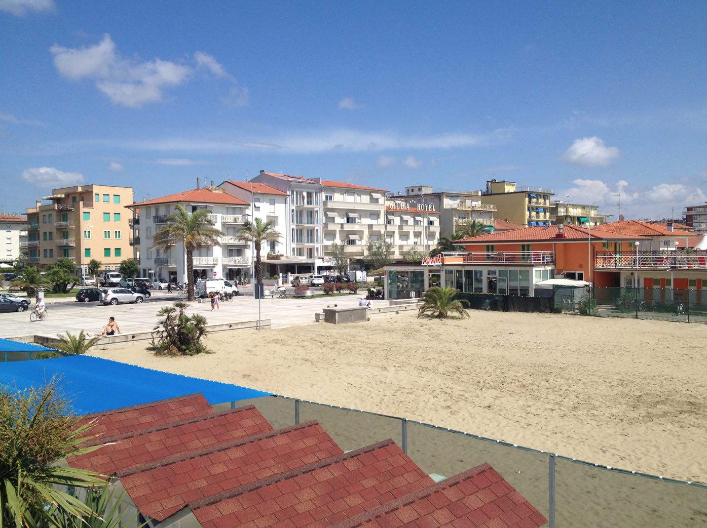 Bagnini e punti ristoro anche sulla spiaggia libera