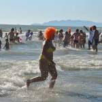 Mare mosso, il tuffo di solidarietà in parrucca slitta a sabato 1 fotoMania
