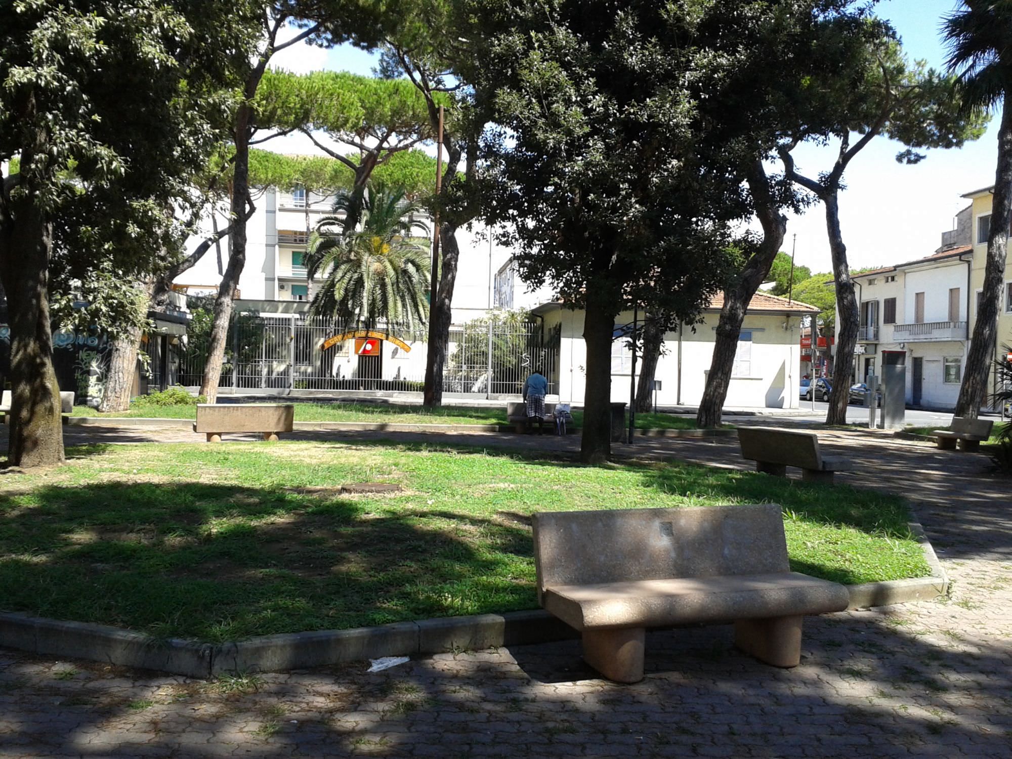 piazza viani viareggio