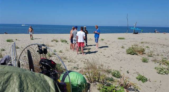 Col paramotore in spiaggia, multati turisti olandesi