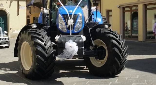 Matrimonio con trattori a Camaiore