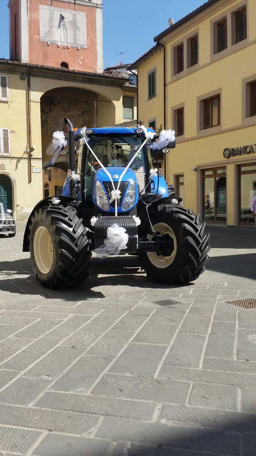 Matrimonio con trattori a Camaiore