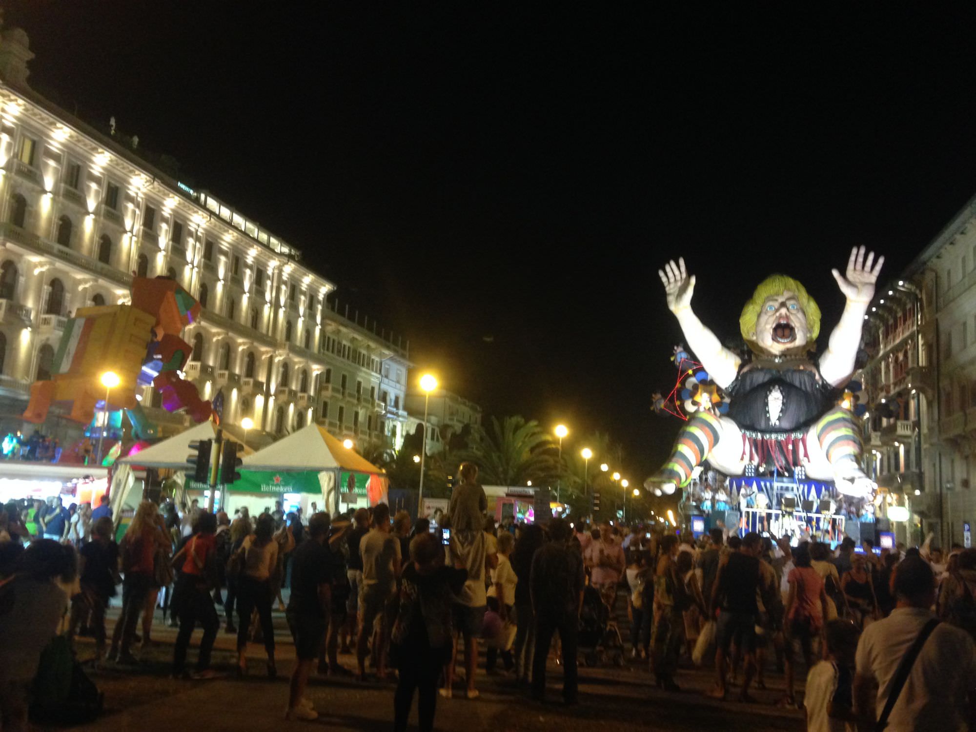 Carnevale estivo 2015, flop a Ferragosto: la seconda sfilata finisce in anticipo