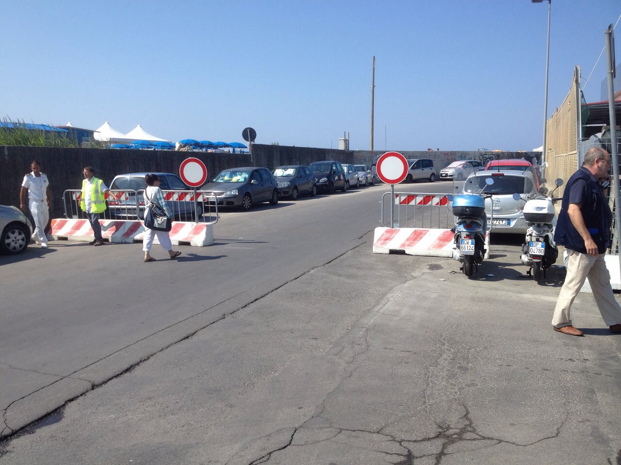 Porto di Viareggio, divieto d’accesso alle auto sulla diga foranea