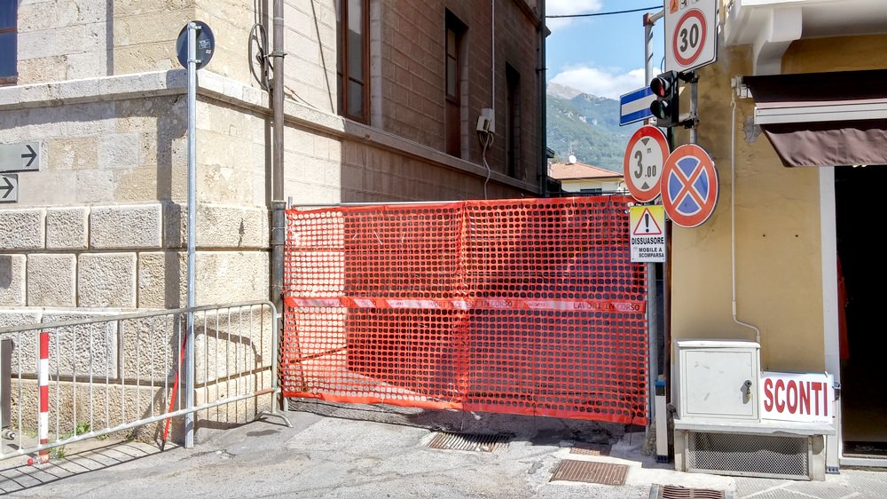 FdI: "Camaiore abbandonata, il sindaco pensa alle canzonette: si dimetta" 1 rete-via-muretta-camaiore (1)