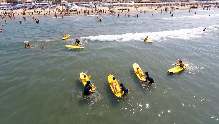 Torna LidoSurfCity, lezioni gratis in mare