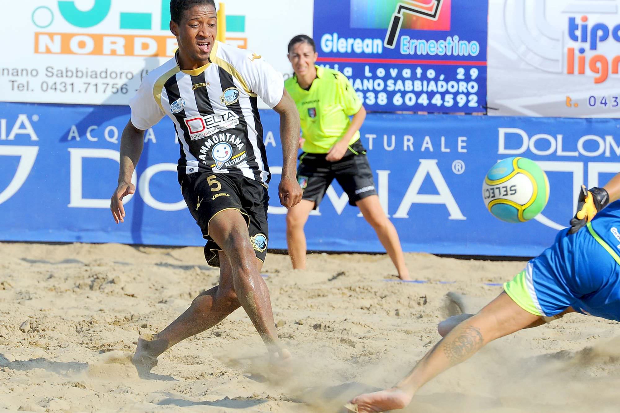 Beach soccer, le semifinali scudetto: Viareggio-Samb e Catania-Terracina