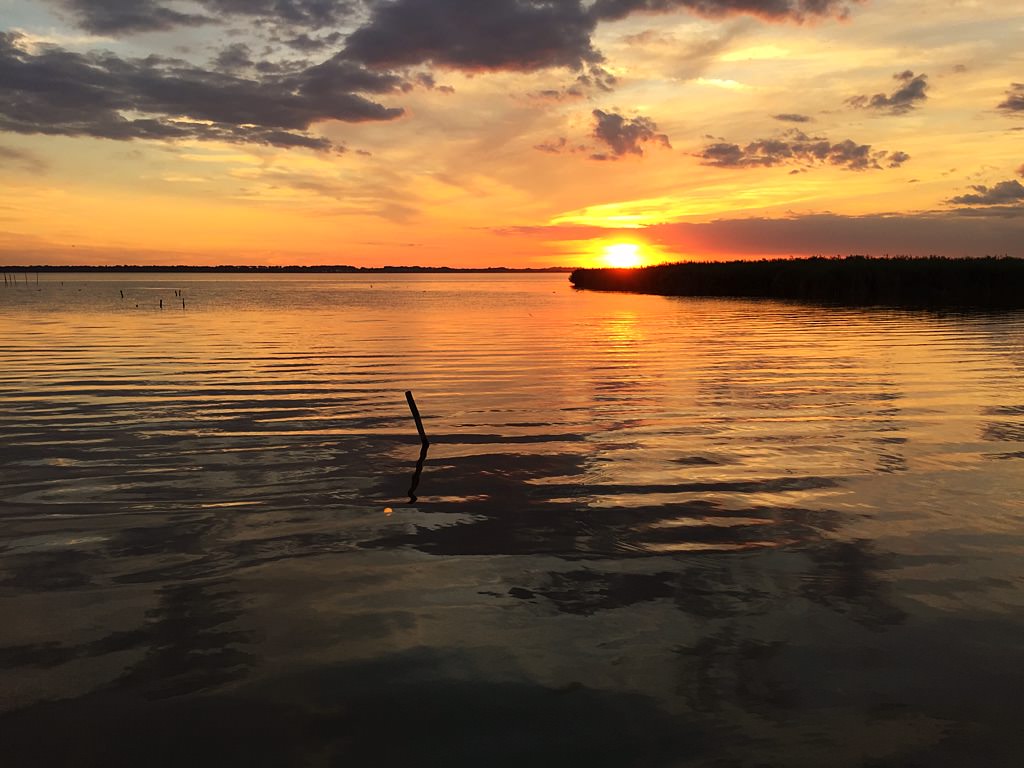 Tramonto sul lago