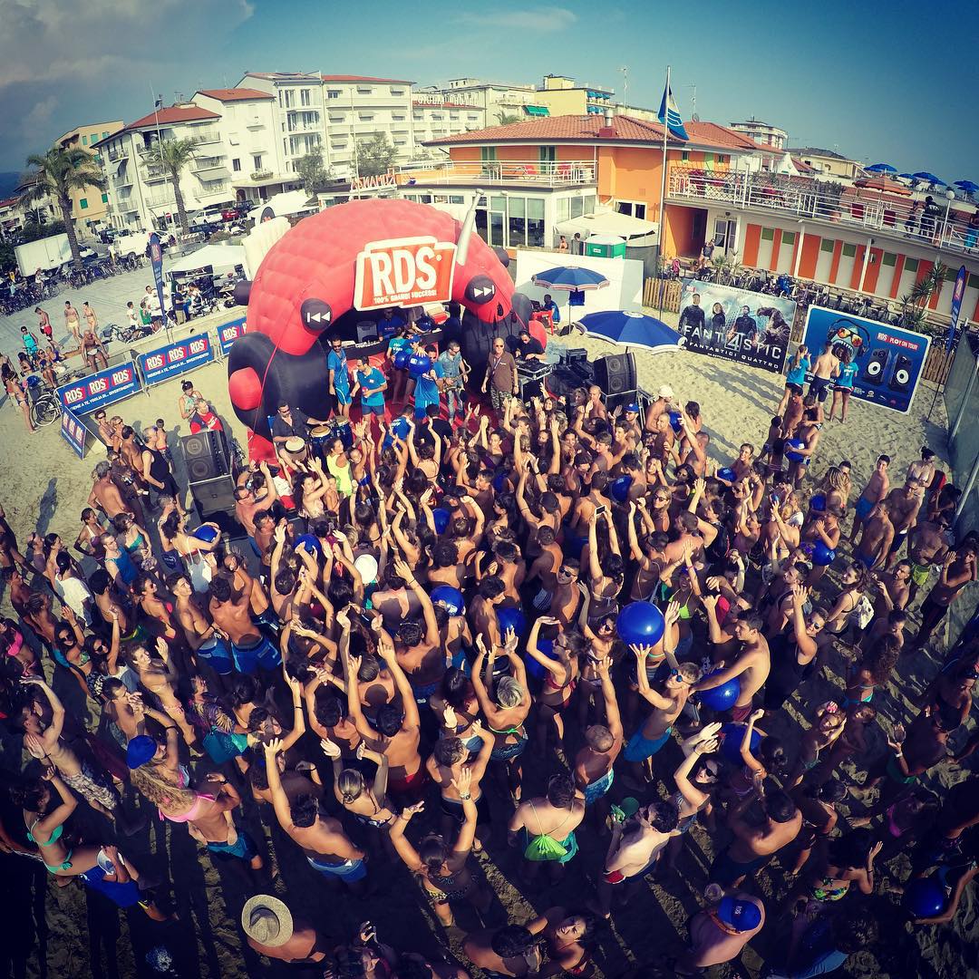 RDS play on tour torna in Versilia, grande festa a Lido di Camaiore