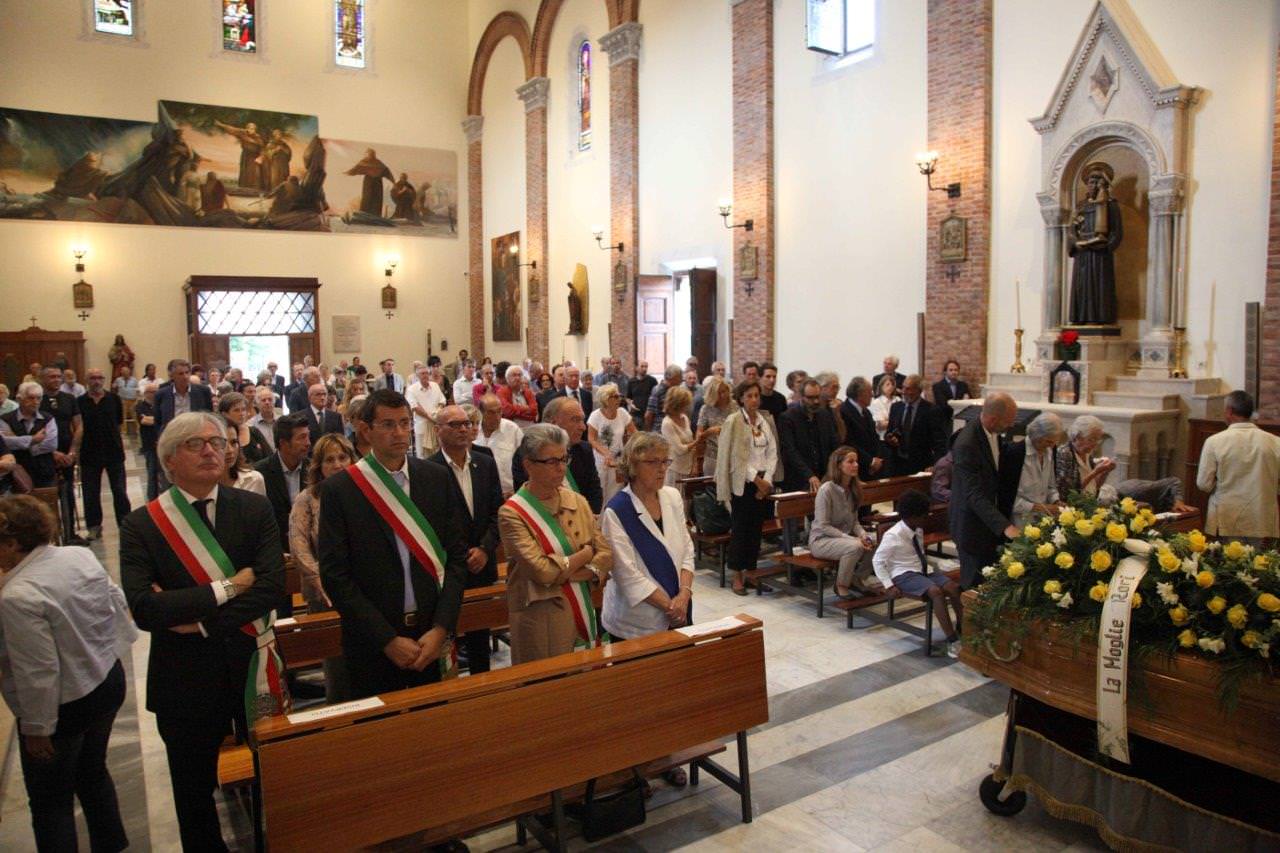 Gli amici più cari per il funerale di Manlio Cancogni