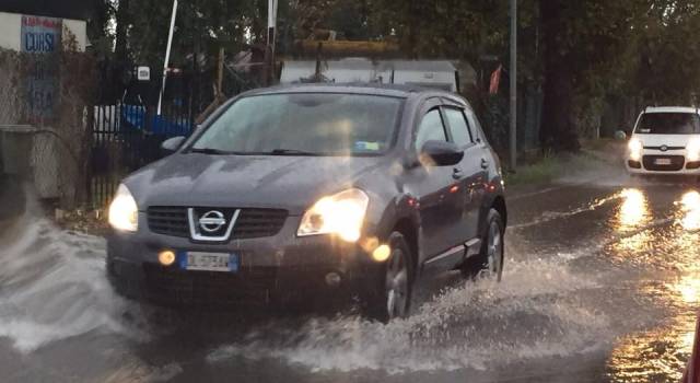 Maltempo, allagamenti a Firenze: frana sulla statale del Brennero