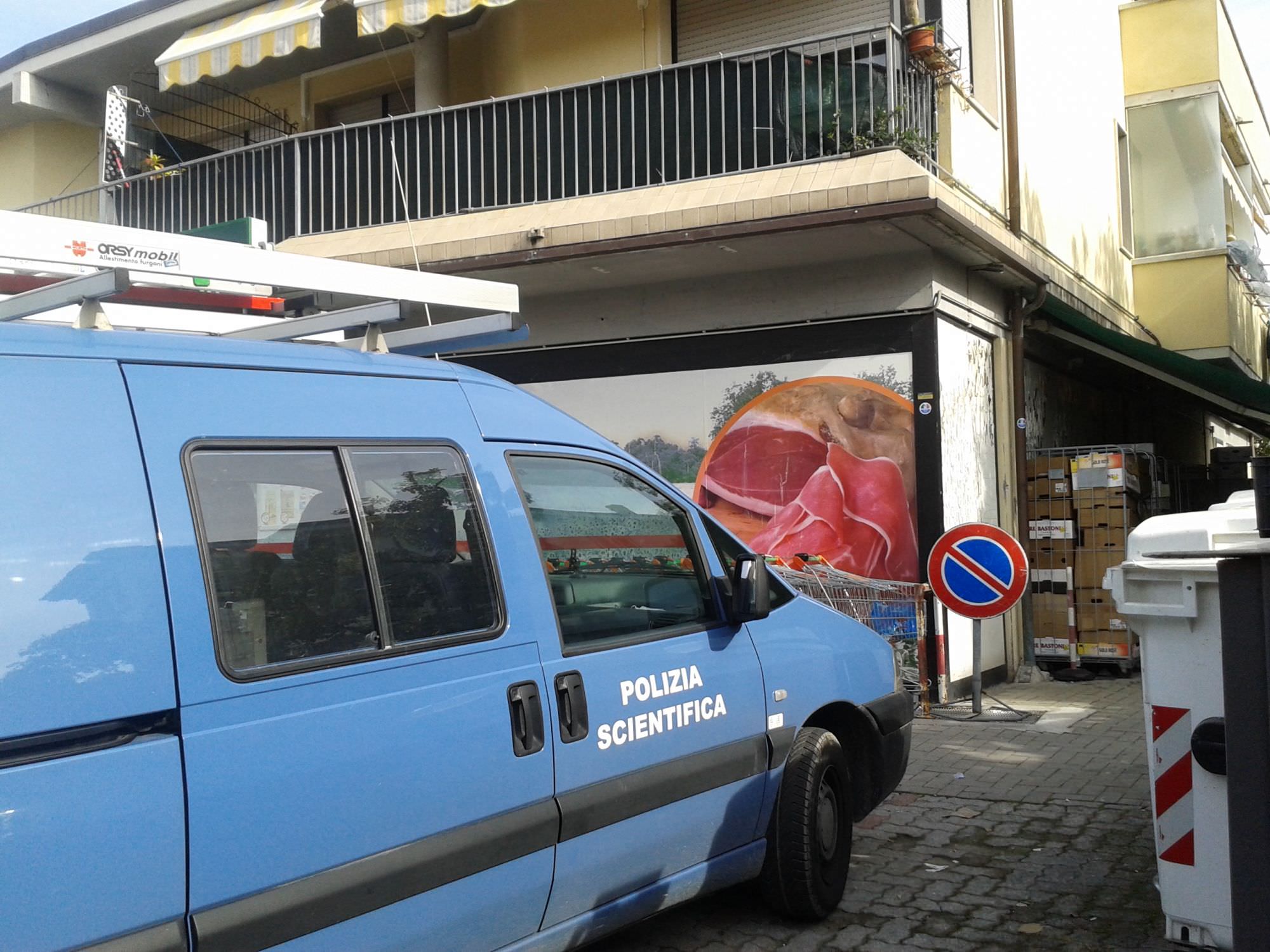 Terrore a Torre del Lago. Spari tra auto sull’Aurelia