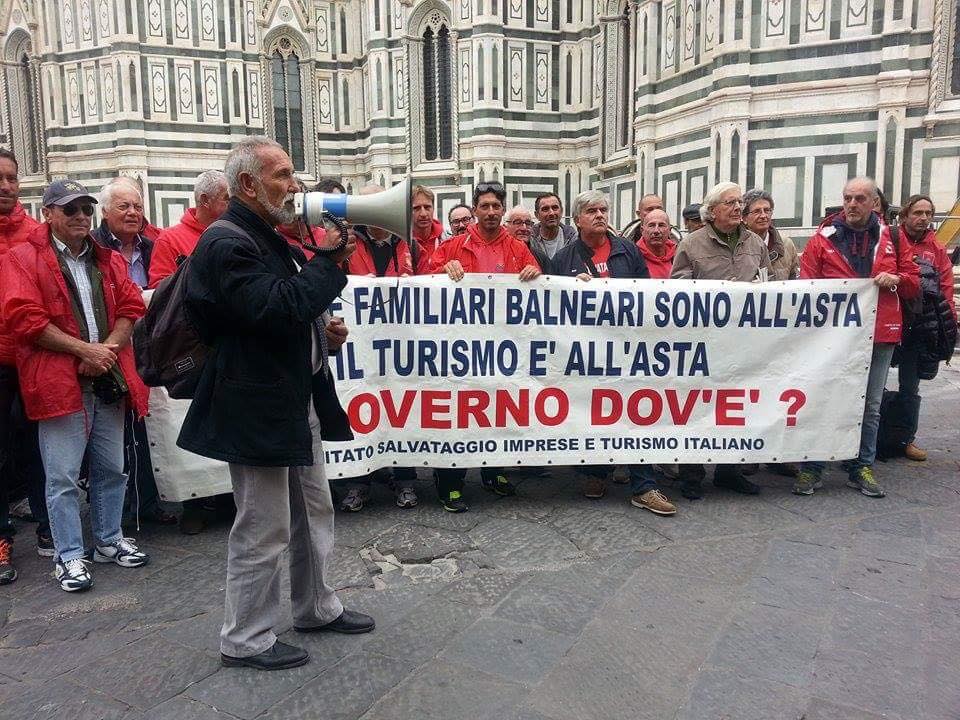 Protesta dei balneari sotto la Regione contro l’aumento dei canoni demaniali