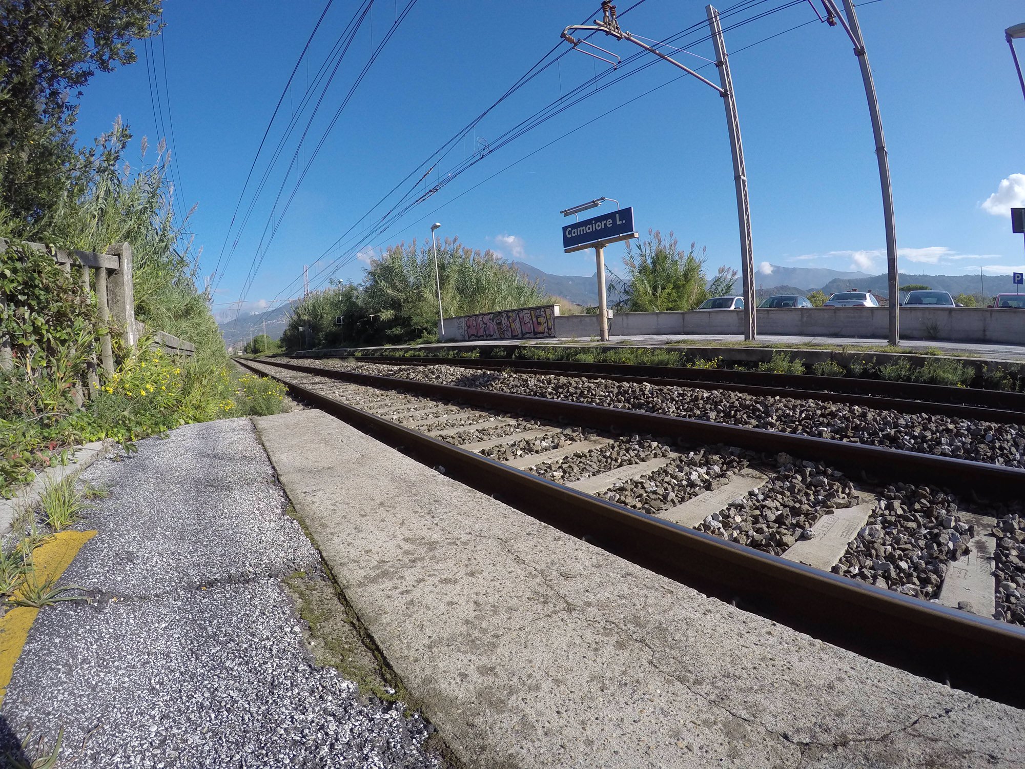 Colpito da treno in transito, grave uomo in Versilia