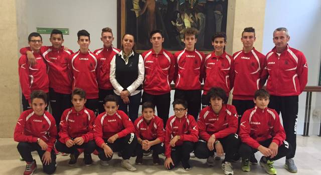 I giovani campioni dell&#8217;Hockey Viareggio premiati in Comune