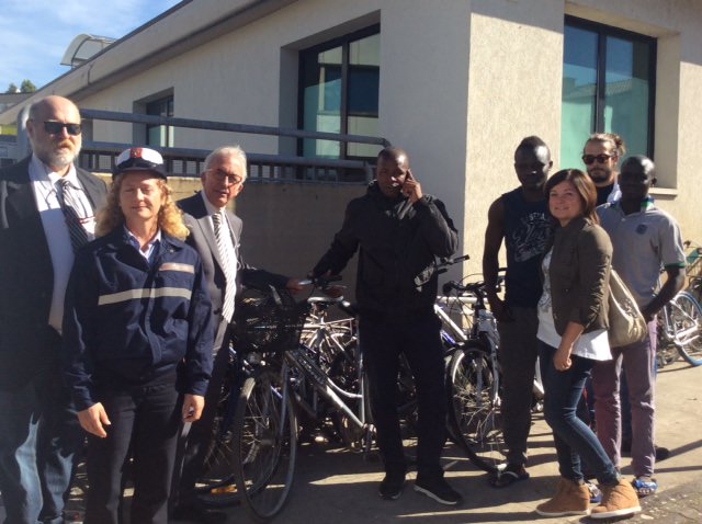 Donate ai migranti ospiti a Massarosa 15 biciclette abbandonate