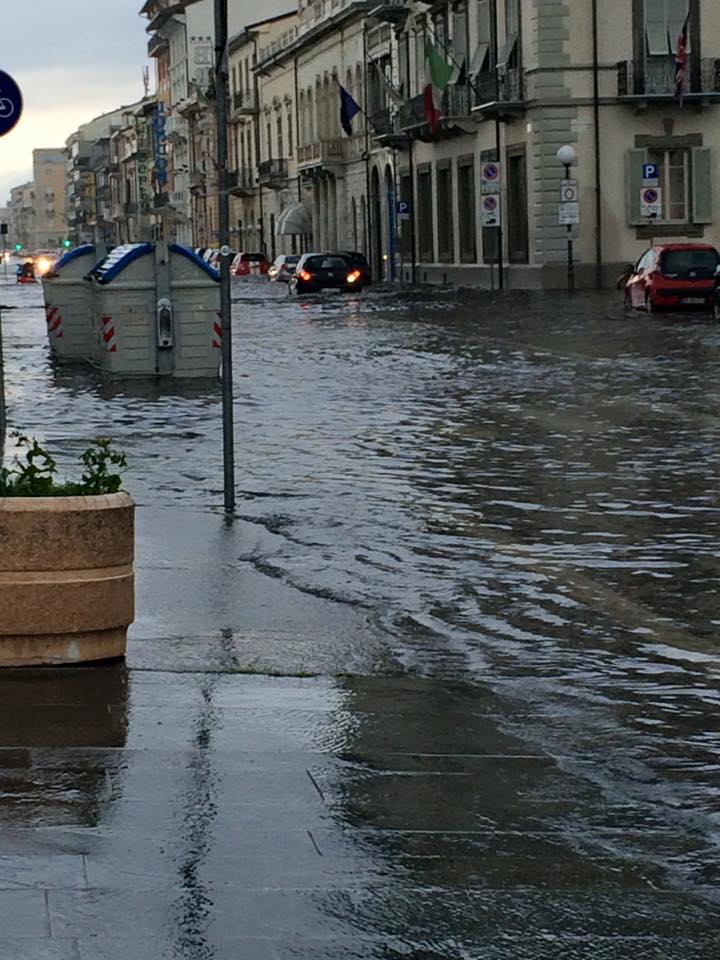 Maltempo a Viareggio, tutti gli interventi. Nuova allerta meteo per temporali