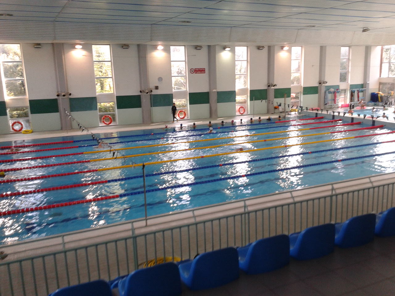 Un tavolo per riaprire la piscina di Viareggio