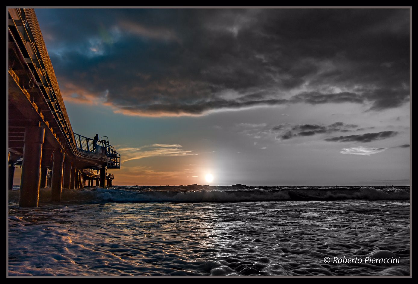 Luci e ombre al Pontile di Lido